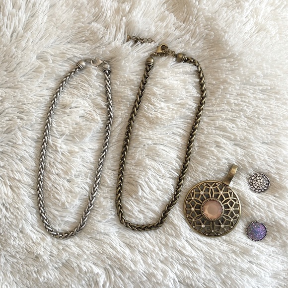 Premier Designs Second Act Pendant on Short Notice Chains - Picture 2 of 6